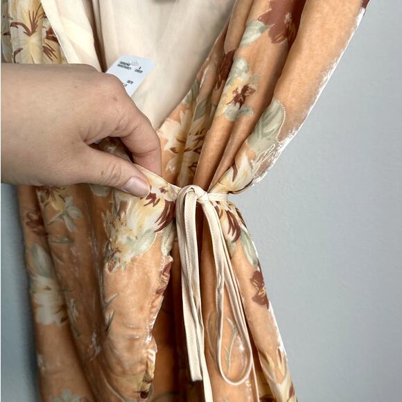 NWT Forever 21 Contemporary Pink Floral Wrap Short Mini Dress Size Small - Picture 6 of 9